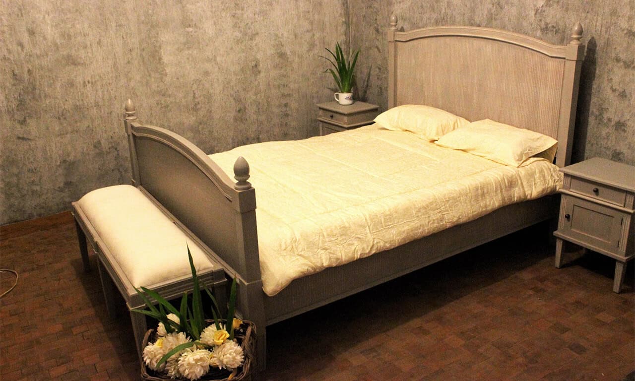 Bed with end bench