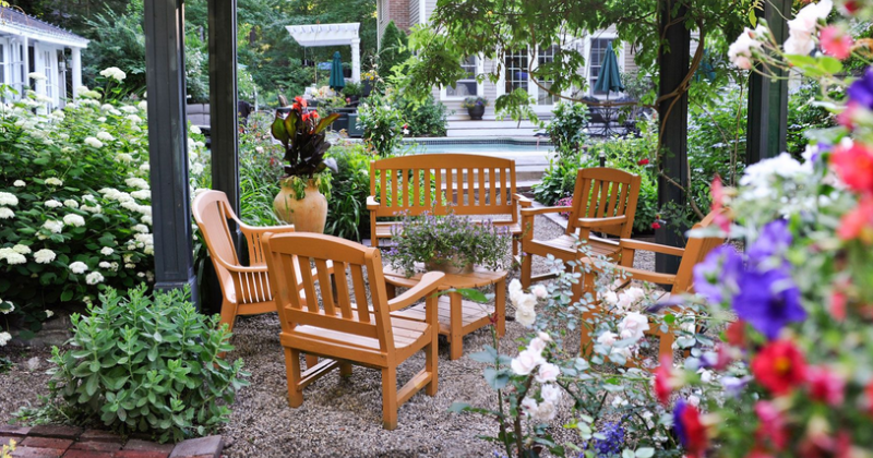 How to Make Minimalist Garden Design with Teak Wood